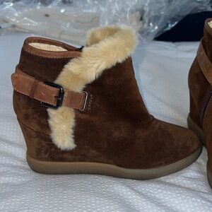 NEW! Aquatalia All Weather  Brown Suede Ankle Boots with Faux Fur Trim. Size 9.5